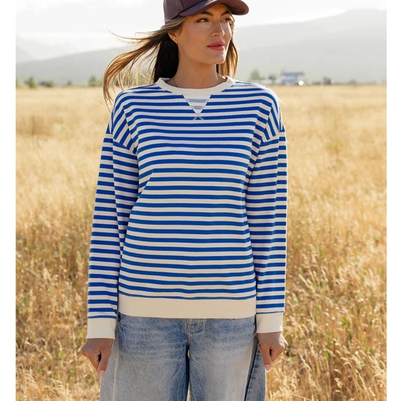 Classic Striped Oversized Crewneck - Picture 4 of 5